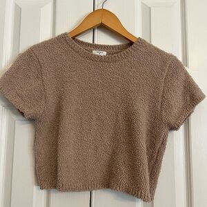 Forever 21 Beige cropped sweater size Large. Excellent condition.